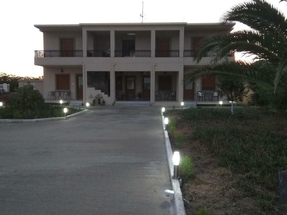 Vakis Apartments Romanon Exterior photo